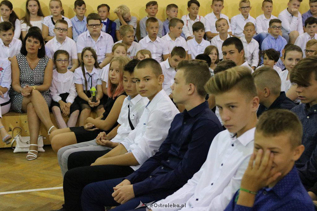 Rozpoczęcie roku szkolnego w SP nr 6 [02.09.2019] - zdjęcie #49 - eOstroleka.pl