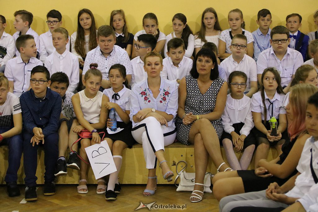 Rozpoczęcie roku szkolnego w SP nr 6 [02.09.2019] - zdjęcie #9 - eOstroleka.pl