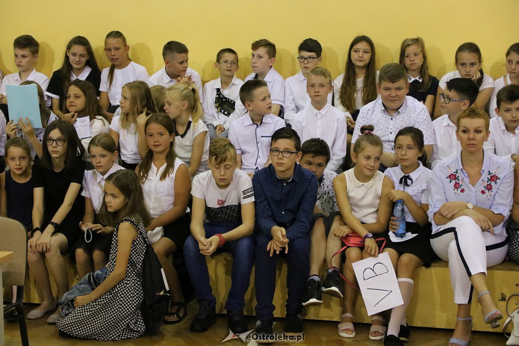 Rozpoczęcie roku szkolnego w SP nr 6 [02.09.2019] - zdjęcie #51 - eOstroleka.pl