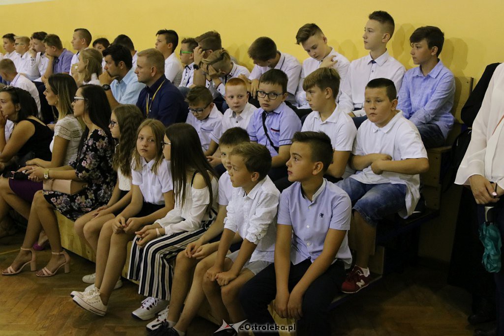 Rozpoczęcie roku szkolnego w SP nr 6 [02.09.2019] - zdjęcie #55 - eOstroleka.pl