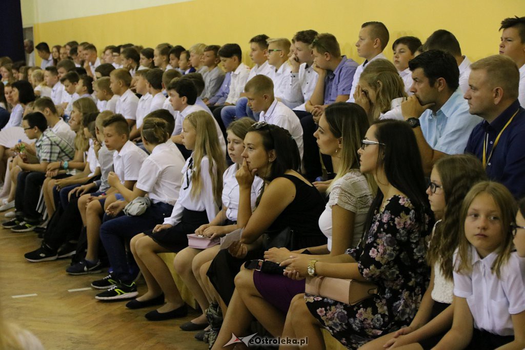 Rozpoczęcie roku szkolnego w SP nr 6 [02.09.2019] - zdjęcie #56 - eOstroleka.pl