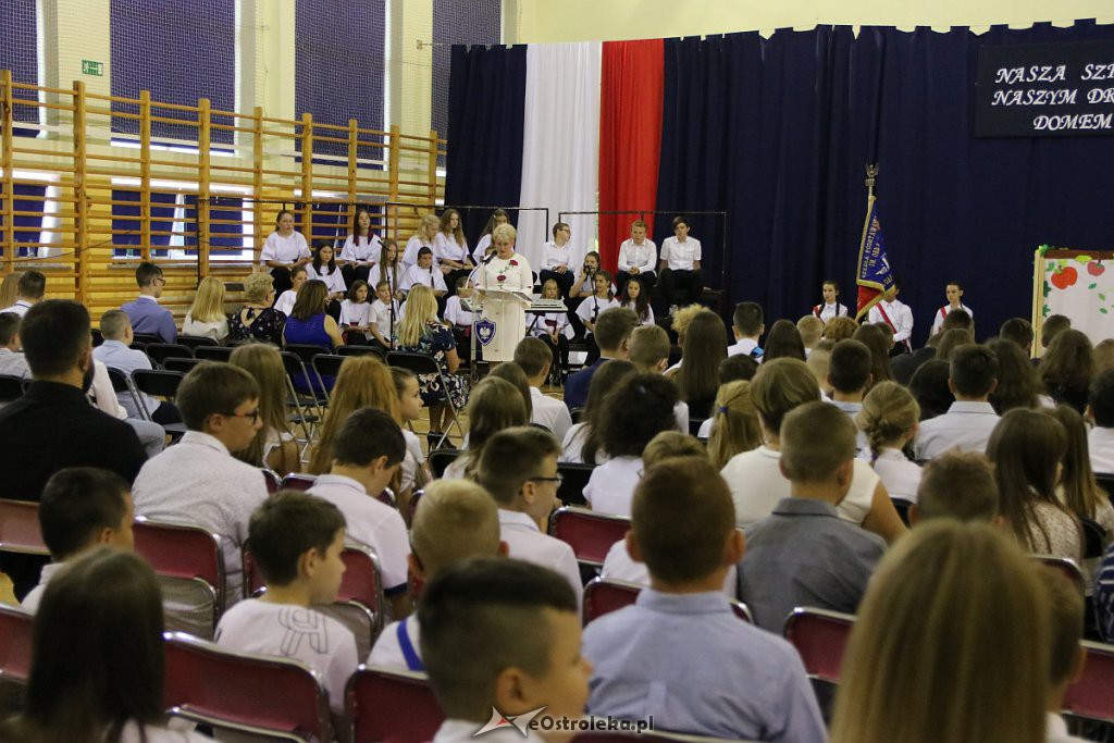 Rozpoczęcie roku szkolnego w SP nr 6 [02.09.2019] - zdjęcie #57 - eOstroleka.pl