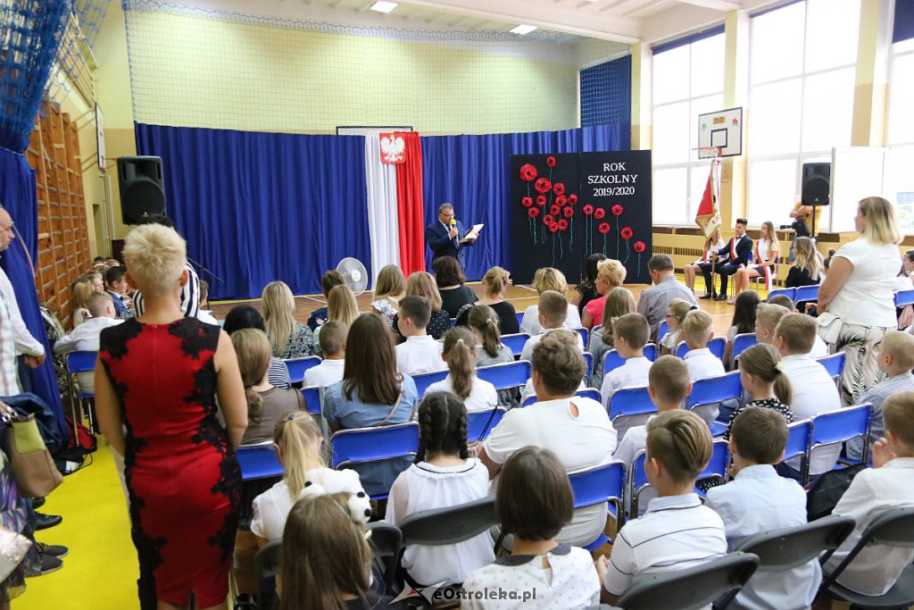 Rozpoczęcie roku szkolnego w SP nr 1 [02.09.2019] - zdjęcie #1 - eOstroleka.pl