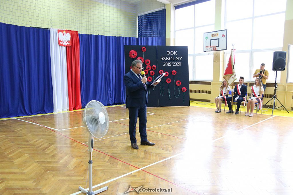 Rozpoczęcie roku szkolnego w SP nr 1 [02.09.2019] - zdjęcie #2 - eOstroleka.pl