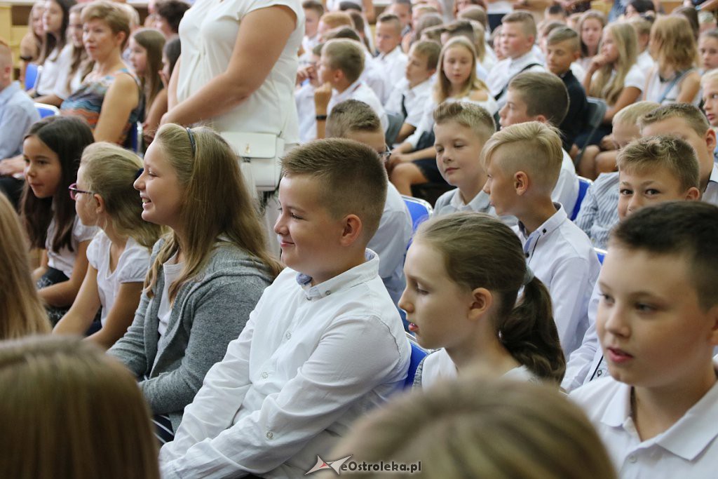 Rozpoczęcie roku szkolnego w SP nr 1 [02.09.2019] - zdjęcie #6 - eOstroleka.pl