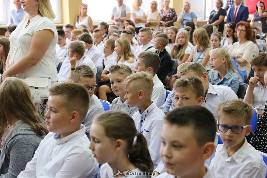 Rozpoczęcie roku szkolnego w SP nr 1 [02.09.2019] - zdjęcie #7 - eOstroleka.pl