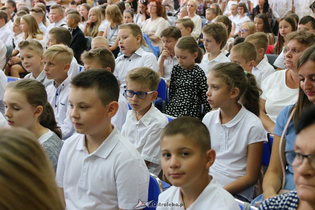 Rozpoczęcie roku szkolnego w SP nr 1 [02.09.2019] - zdjęcie #8 - eOstroleka.pl