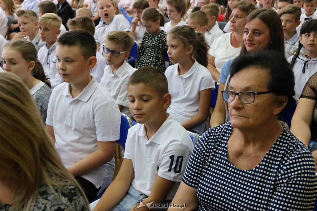Rozpoczęcie roku szkolnego w SP nr 1 [02.09.2019] - zdjęcie #9 - eOstroleka.pl