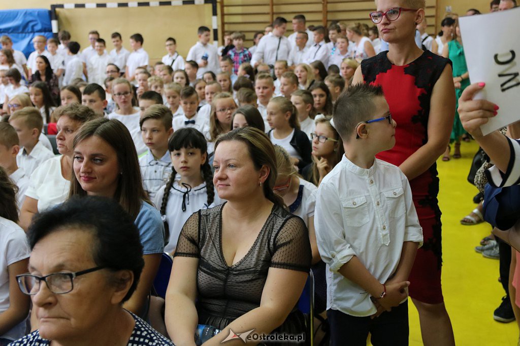 Rozpoczęcie roku szkolnego w SP nr 1 [02.09.2019] - zdjęcie #10 - eOstroleka.pl