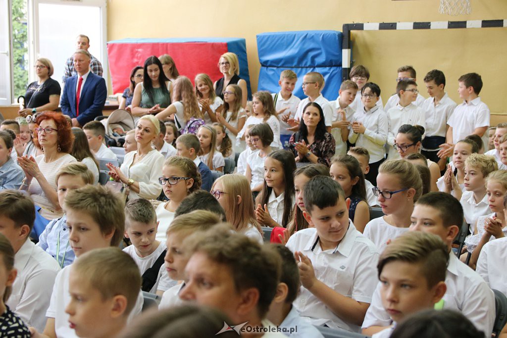 Rozpoczęcie roku szkolnego w SP nr 1 [02.09.2019] - zdjęcie #14 - eOstroleka.pl