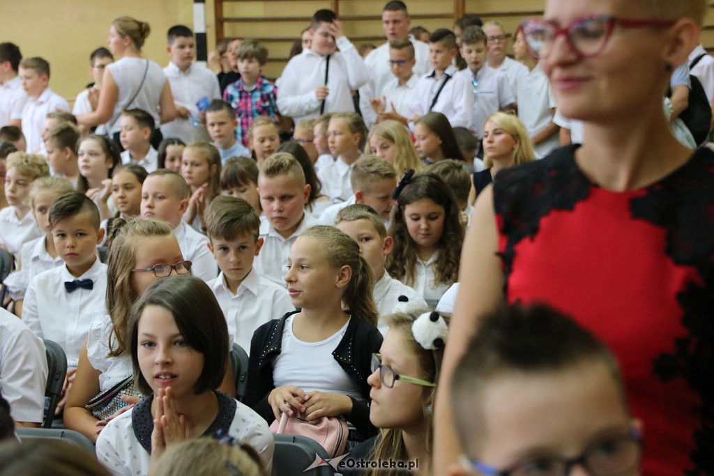 Rozpoczęcie roku szkolnego w SP nr 1 [02.09.2019] - zdjęcie #16 - eOstroleka.pl