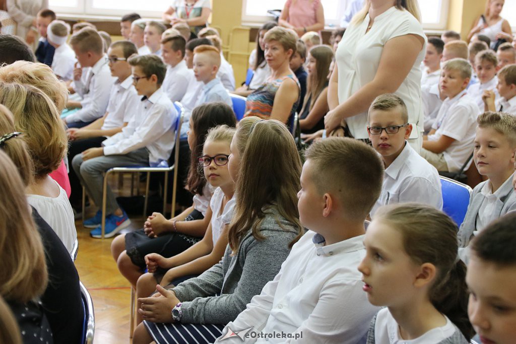 Rozpoczęcie roku szkolnego w SP nr 1 [02.09.2019] - zdjęcie #17 - eOstroleka.pl