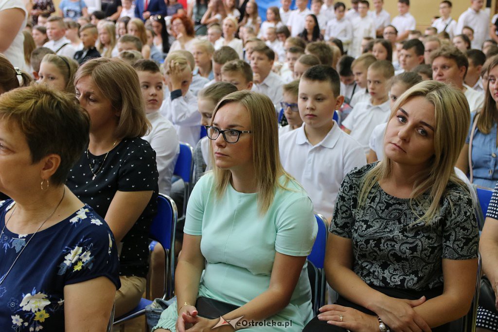 Rozpoczęcie roku szkolnego w SP nr 1 [02.09.2019] - zdjęcie #19 - eOstroleka.pl