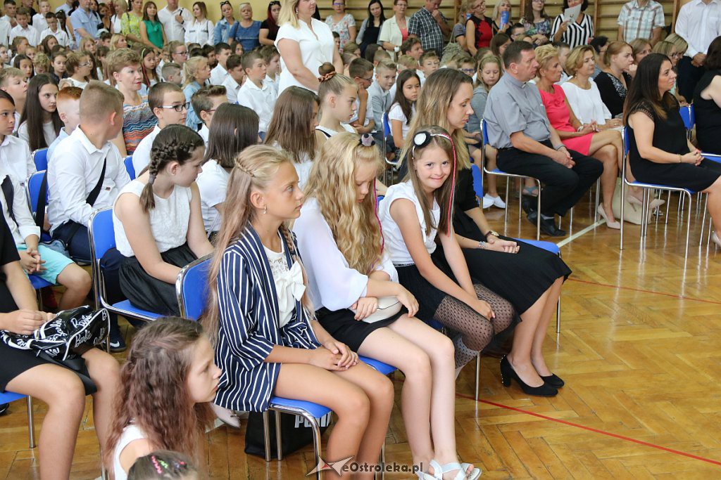 Rozpoczęcie roku szkolnego w SP nr 1 [02.09.2019] - zdjęcie #24 - eOstroleka.pl
