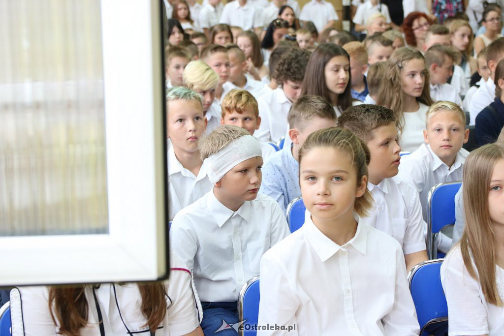 Rozpoczęcie roku szkolnego w SP nr 1 [02.09.2019] - zdjęcie #26 - eOstroleka.pl