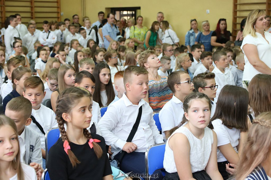 Rozpoczęcie roku szkolnego w SP nr 1 [02.09.2019] - zdjęcie #28 - eOstroleka.pl