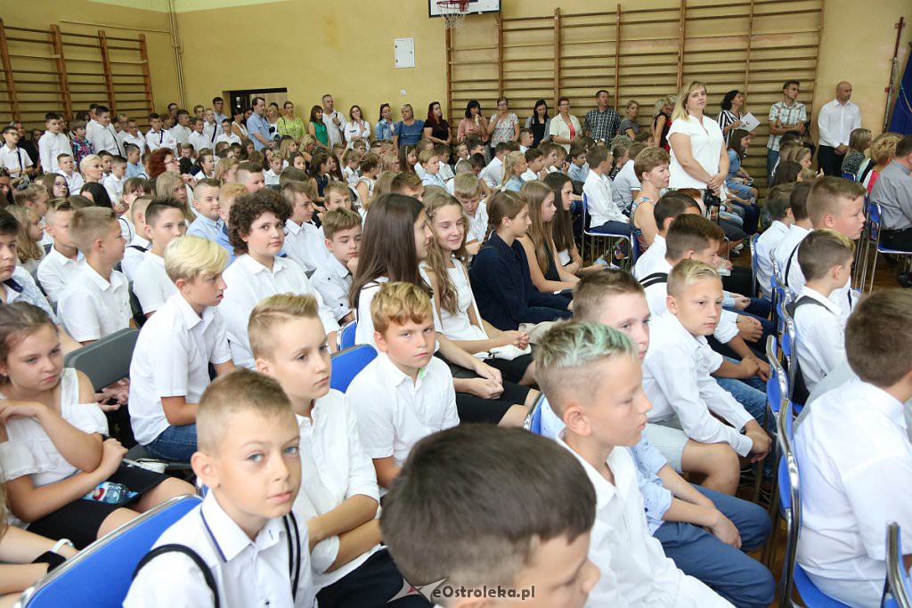 Rozpoczęcie roku szkolnego w SP nr 1 [02.09.2019] - zdjęcie #30 - eOstroleka.pl
