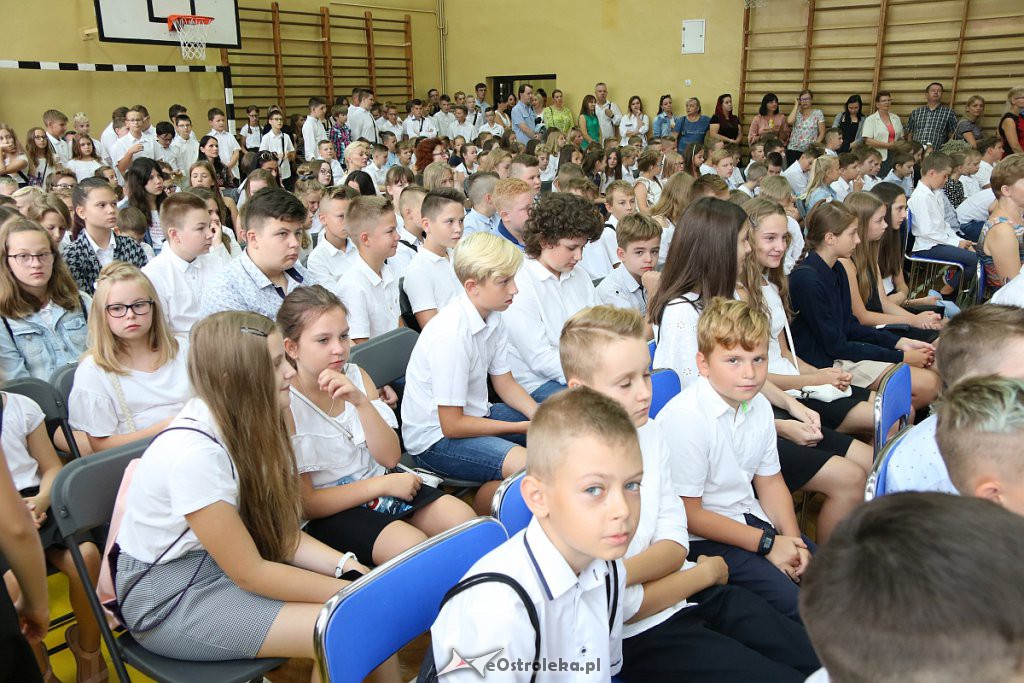 Rozpoczęcie roku szkolnego w SP nr 1 [02.09.2019] - zdjęcie #31 - eOstroleka.pl