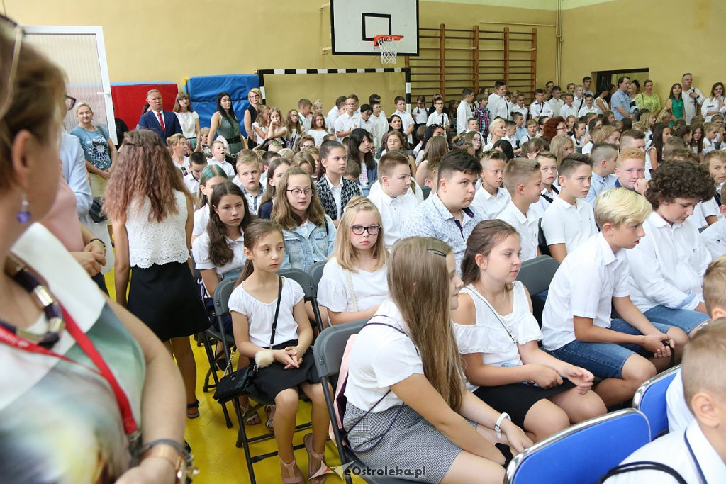Rozpoczęcie roku szkolnego w SP nr 1 [02.09.2019] - zdjęcie #32 - eOstroleka.pl