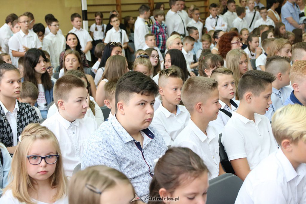 Rozpoczęcie roku szkolnego w SP nr 1 [02.09.2019] - zdjęcie #33 - eOstroleka.pl