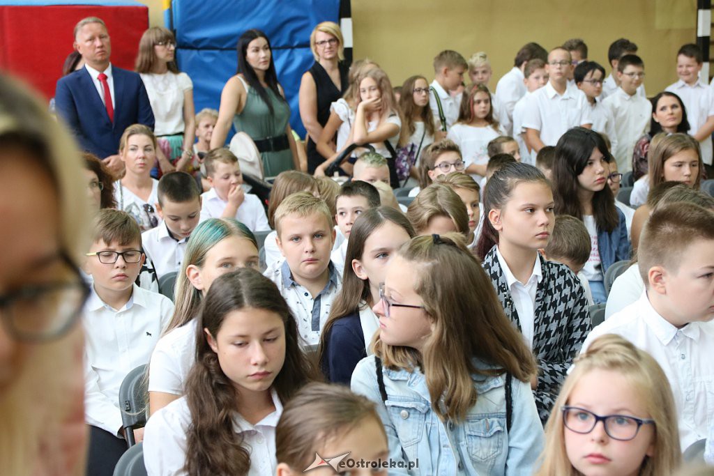 Rozpoczęcie roku szkolnego w SP nr 1 [02.09.2019] - zdjęcie #36 - eOstroleka.pl