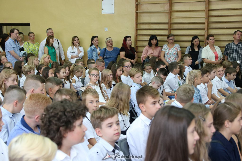 Rozpoczęcie roku szkolnego w SP nr 1 [02.09.2019] - zdjęcie #38 - eOstroleka.pl