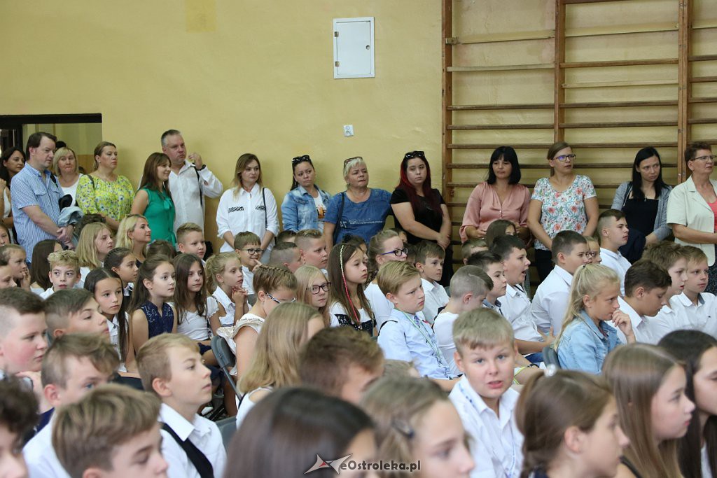 Rozpoczęcie roku szkolnego w SP nr 1 [02.09.2019] - zdjęcie #43 - eOstroleka.pl