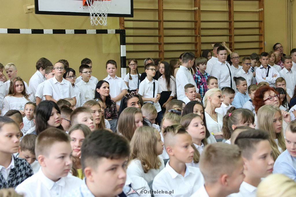 Rozpoczęcie roku szkolnego w SP nr 1 [02.09.2019] - zdjęcie #45 - eOstroleka.pl