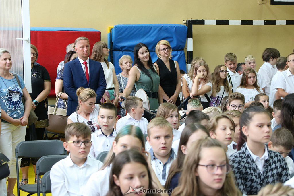 Rozpoczęcie roku szkolnego w SP nr 1 [02.09.2019] - zdjęcie #46 - eOstroleka.pl