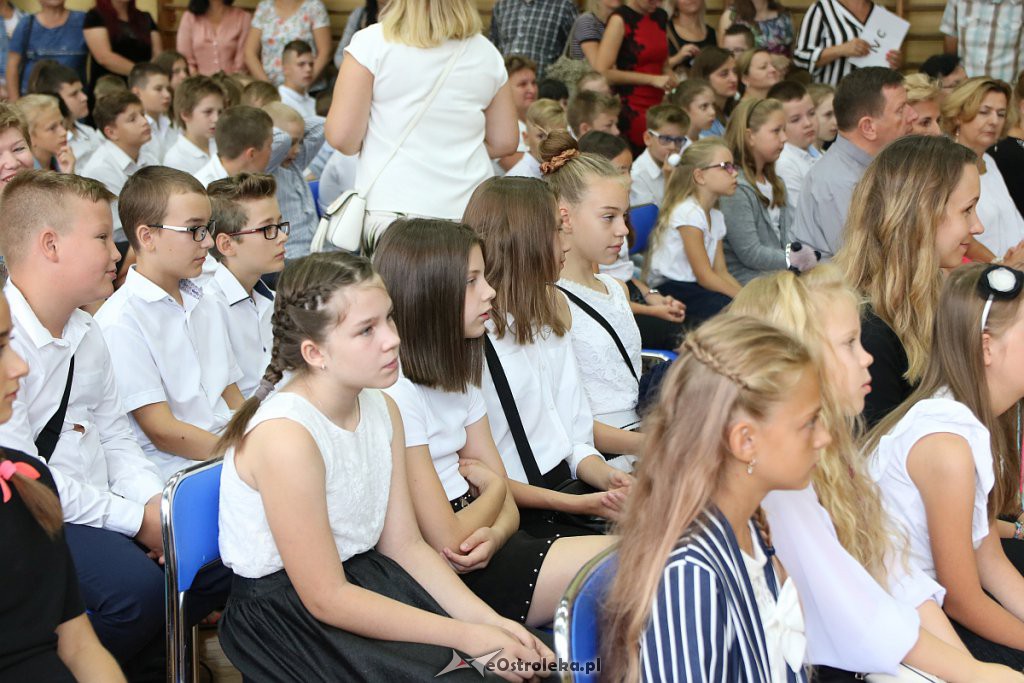 Rozpoczęcie roku szkolnego w SP nr 1 [02.09.2019] - zdjęcie #47 - eOstroleka.pl