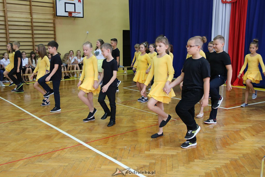 Rozpoczęcie roku szkolnego w SP nr 1 [02.09.2019] - zdjęcie #52 - eOstroleka.pl