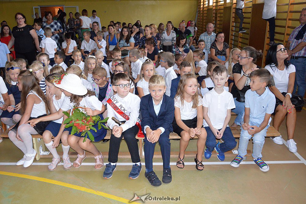 Rozpoczęcie roku szkolnego w SP Nr 3 [02.09.2019] - zdjęcie #4 - eOstroleka.pl