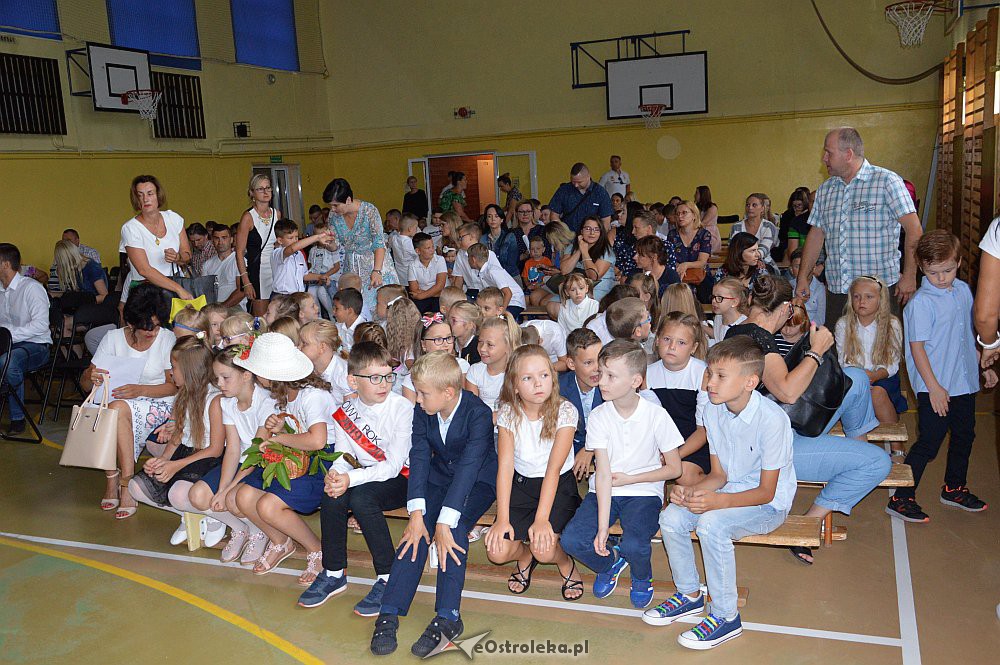 Rozpoczęcie roku szkolnego w SP Nr 3 [02.09.2019] - zdjęcie #5 - eOstroleka.pl