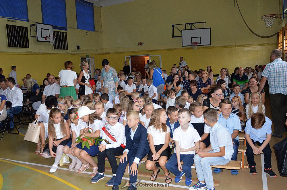 Rozpoczęcie roku szkolnego w SP Nr 3 [02.09.2019] - zdjęcie #7 - eOstroleka.pl