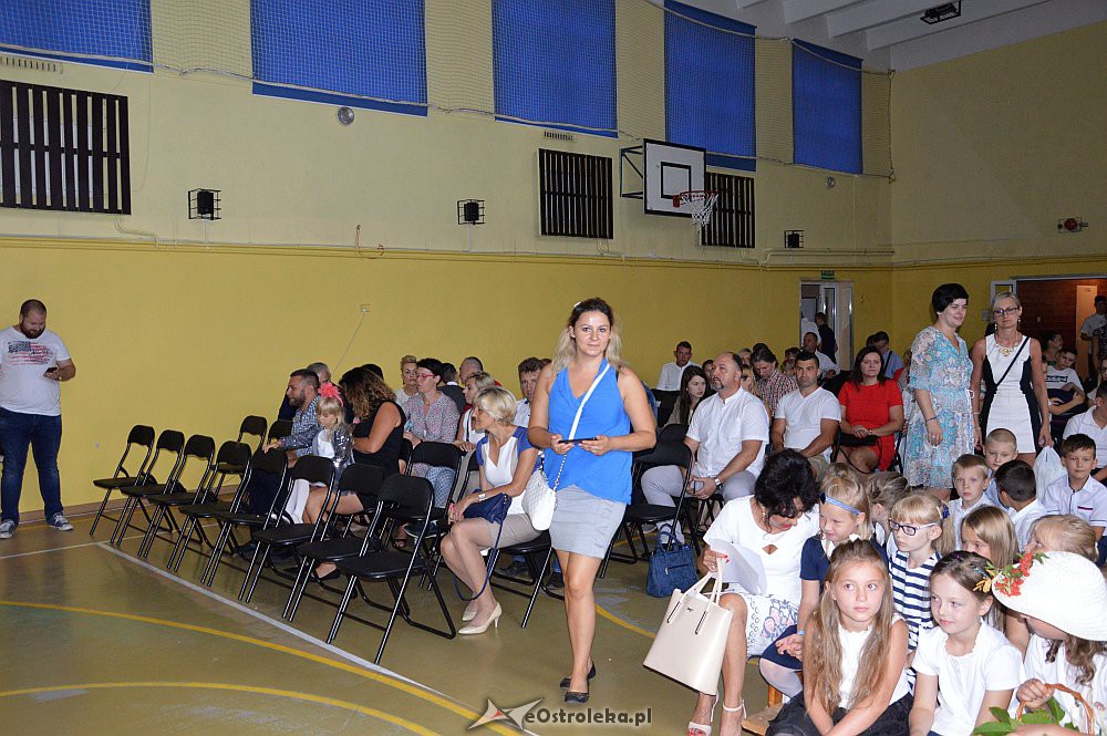 Rozpoczęcie roku szkolnego w SP Nr 3 [02.09.2019] - zdjęcie #8 - eOstroleka.pl