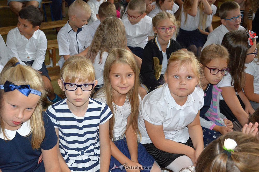 Rozpoczęcie roku szkolnego w SP Nr 3 [02.09.2019] - zdjęcie #9 - eOstroleka.pl