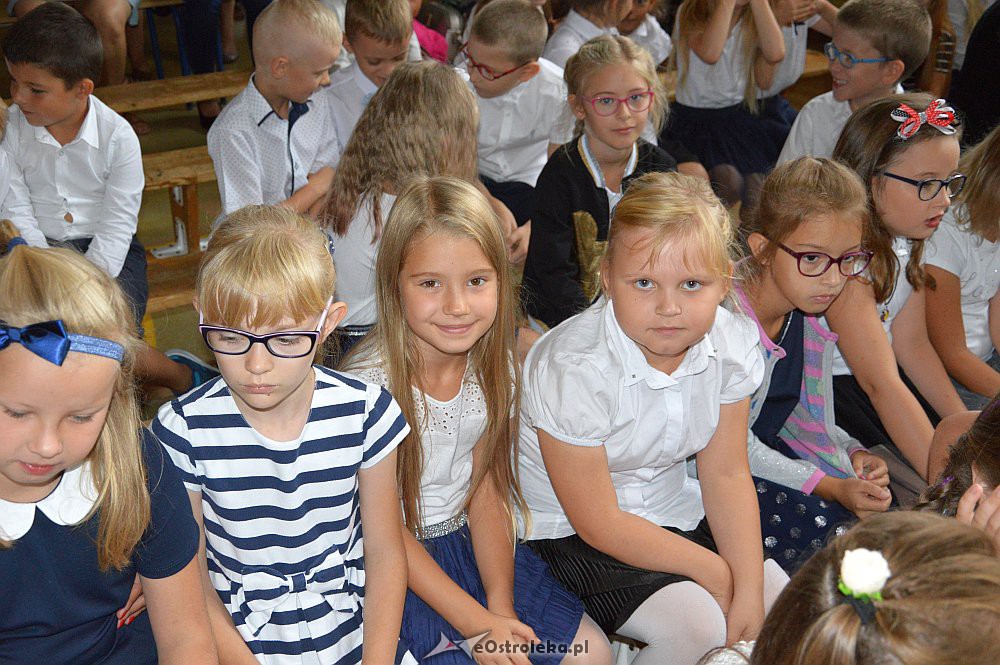 Rozpoczęcie roku szkolnego w SP Nr 3 [02.09.2019] - zdjęcie #10 - eOstroleka.pl