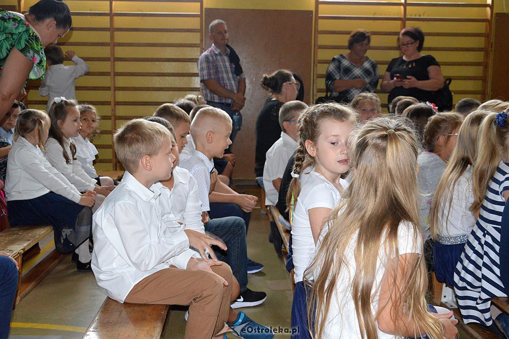 Rozpoczęcie roku szkolnego w SP Nr 3 [02.09.2019] - zdjęcie #11 - eOstroleka.pl