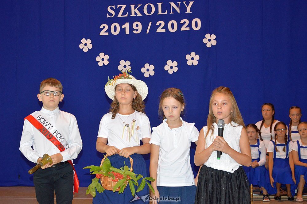 Rozpoczęcie roku szkolnego w SP Nr 3 [02.09.2019] - zdjęcie #14 - eOstroleka.pl