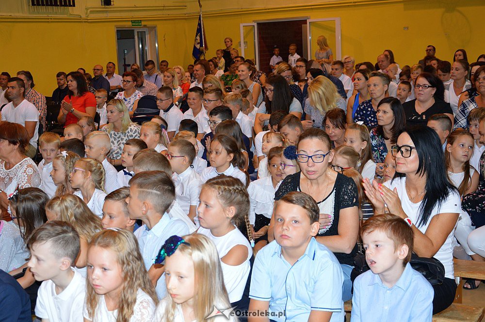 Rozpoczęcie roku szkolnego w SP Nr 3 [02.09.2019] - zdjęcie #32 - eOstroleka.pl