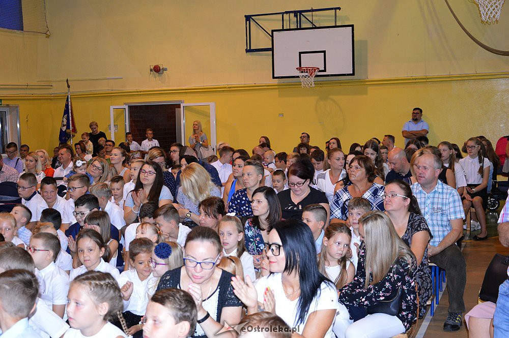 Rozpoczęcie roku szkolnego w SP Nr 3 [02.09.2019] - zdjęcie #33 - eOstroleka.pl