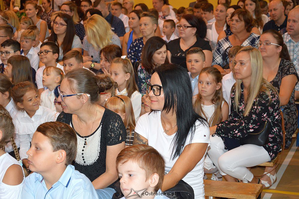 Rozpoczęcie roku szkolnego w SP Nr 3 [02.09.2019] - zdjęcie #34 - eOstroleka.pl