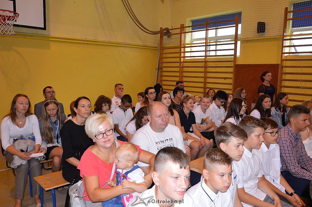 Rozpoczęcie roku szkolnego w SP Nr 3 [02.09.2019] - zdjęcie #55 - eOstroleka.pl
