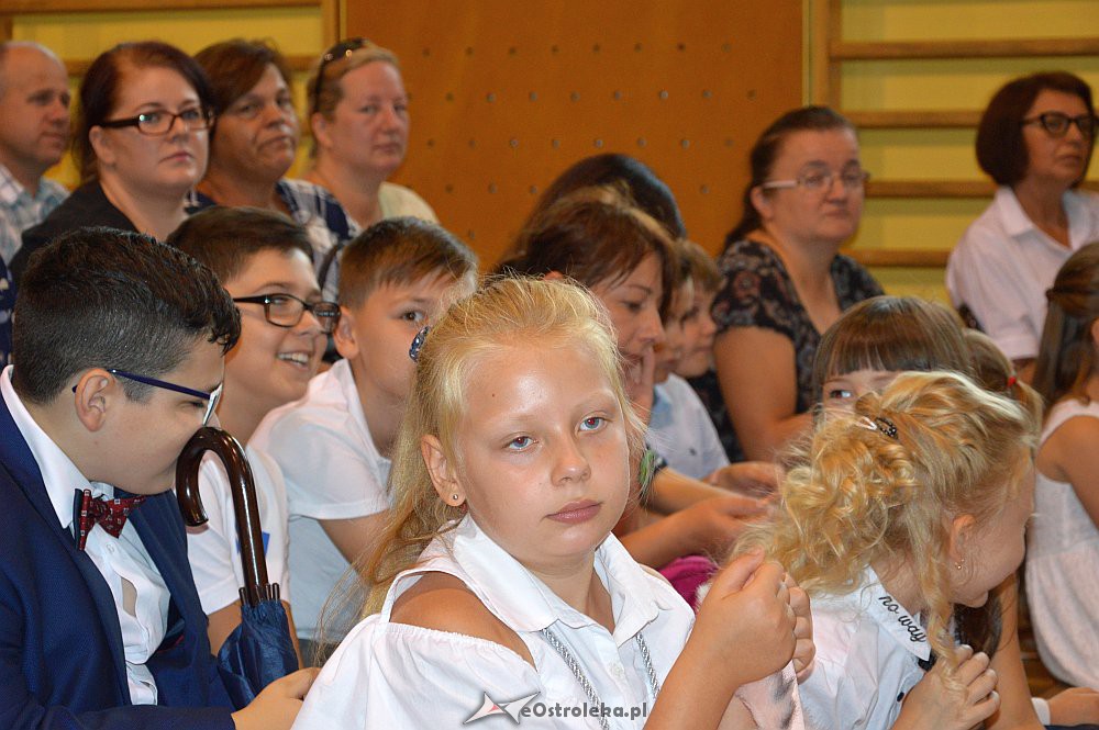 Rozpoczęcie roku szkolnego w SP Nr 3 [02.09.2019] - zdjęcie #58 - eOstroleka.pl
