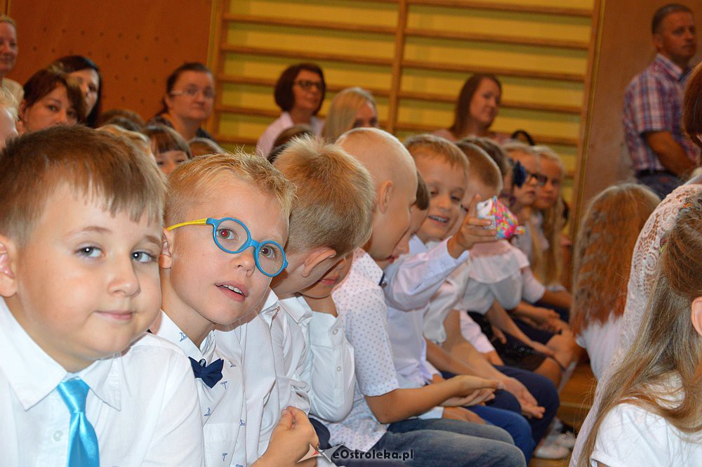 Rozpoczęcie roku szkolnego w SP Nr 3 [02.09.2019] - zdjęcie #60 - eOstroleka.pl