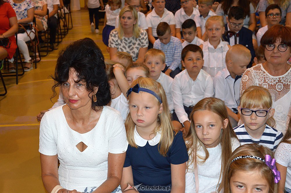 Rozpoczęcie roku szkolnego w SP Nr 3 [02.09.2019] - zdjęcie #62 - eOstroleka.pl