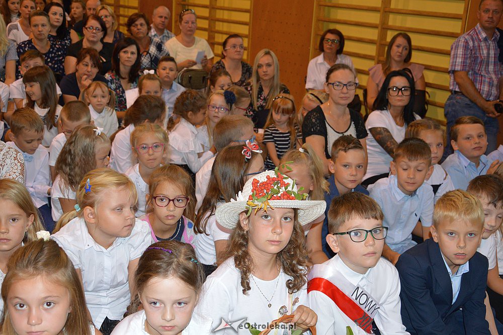 Rozpoczęcie roku szkolnego w SP Nr 3 [02.09.2019] - zdjęcie #64 - eOstroleka.pl