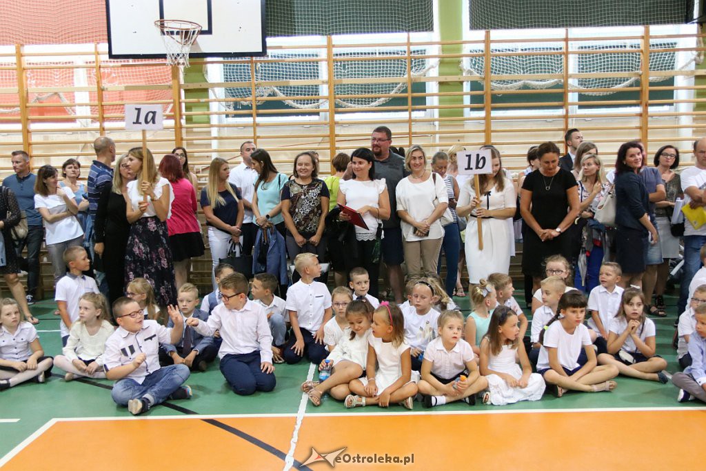 Rozpoczęcie roku szkolnego w SP nr 5 [02.09.2019] - zdjęcie #1 - eOstroleka.pl