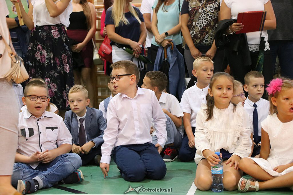 Rozpoczęcie roku szkolnego w SP nr 5 [02.09.2019] - zdjęcie #3 - eOstroleka.pl