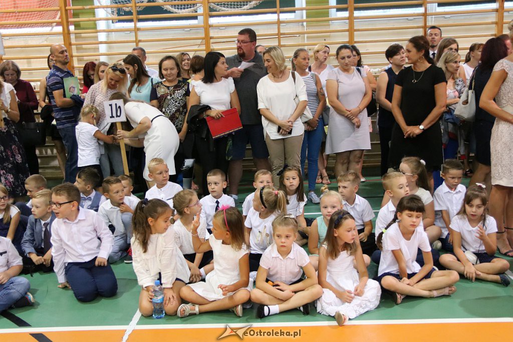 Rozpoczęcie roku szkolnego w SP nr 5 [02.09.2019] - zdjęcie #5 - eOstroleka.pl
